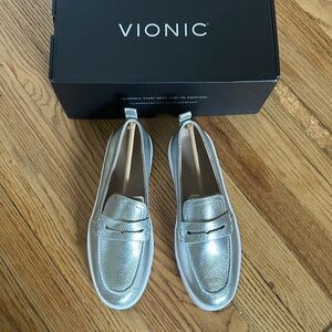 BRAND NEW VIONIC Uptown Loafer